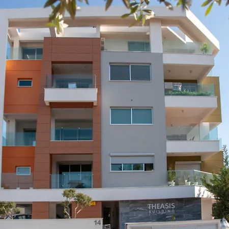 Theasis City Center Flat לימסול